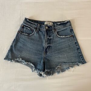 Abercrombie & Fitch curve love the 90s relaxed cutoff short, high rise denim